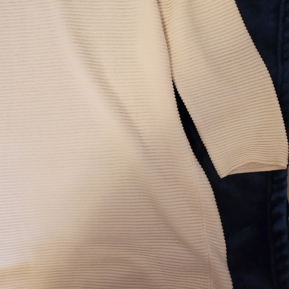 Aritzia Wilfred White Oversized Sweater - Picture 4 of 8